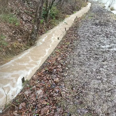 Deux Etangs Poissonneux Au Milieu Des Bois Avec Moderne, La Halte Des Deux Lacs Nyaraló *
