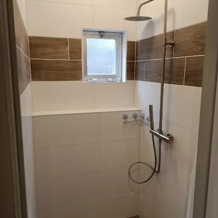 بيت للعطل Deux Etangs Poissonneux Au Milieu Des Bois Avec Moderne, La Halte Des Deux Lacs Rosée