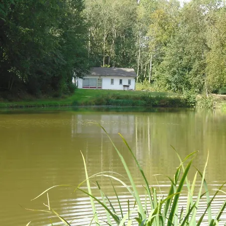 Deux Etangs Poissonneux Au Milieu Des Bois Avec Moderne, La Halte Des Deux Lacs Rosee