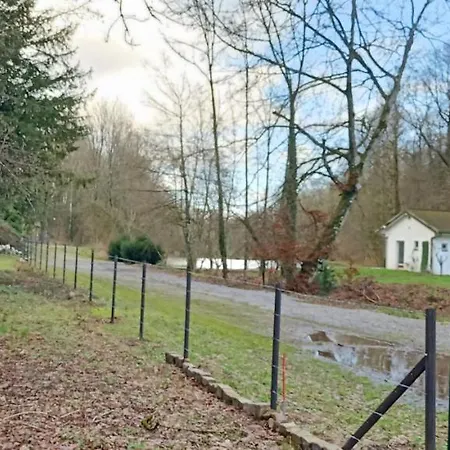 Deux étangs Poissonneux Au Milieu Des Bois Avec Moderne, La Halte Des Deux Lacs