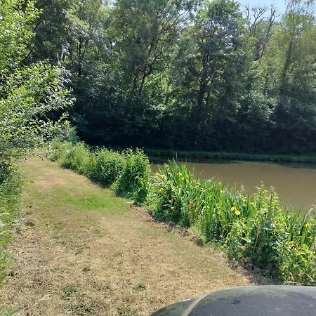 Deux Etangs Poissonneux Au Milieu Des Bois Avec Moderne, La Halte Des Deux Lacs * Rosée