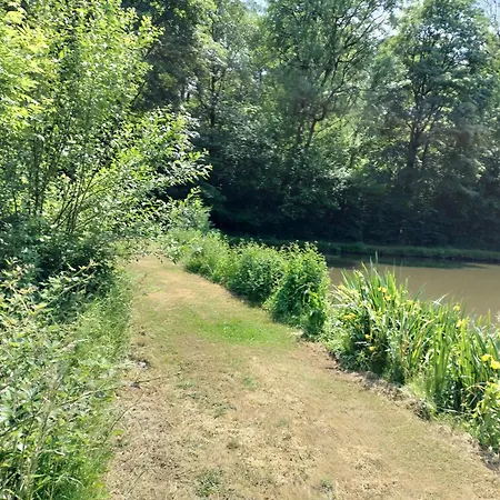 Deux Etangs Poissonneux Au Milieu Des Bois Avec Moderne, La Halte Des Deux Lacs * Rosée